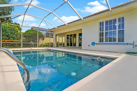 $381,500 | 220 Northwest Bentley Circle, Port St. Lucie, FL 34986