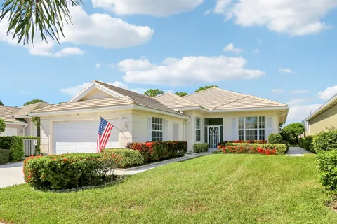 $381,500 | 220 Northwest Bentley Circle, Port St. Lucie, FL 34986