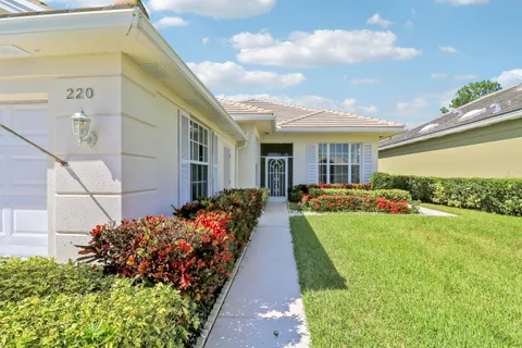 $381,500 | 220 Northwest Bentley Circle, Port St. Lucie, FL 34986