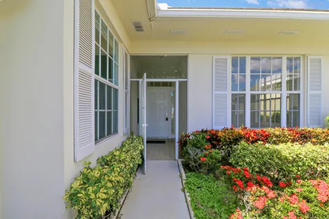 $381,500 | 220 Northwest Bentley Circle, Port St. Lucie, FL 34986