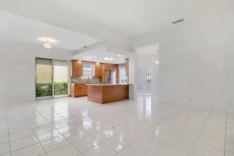 $381,500 | 220 Northwest Bentley Circle, Port St. Lucie, FL 34986