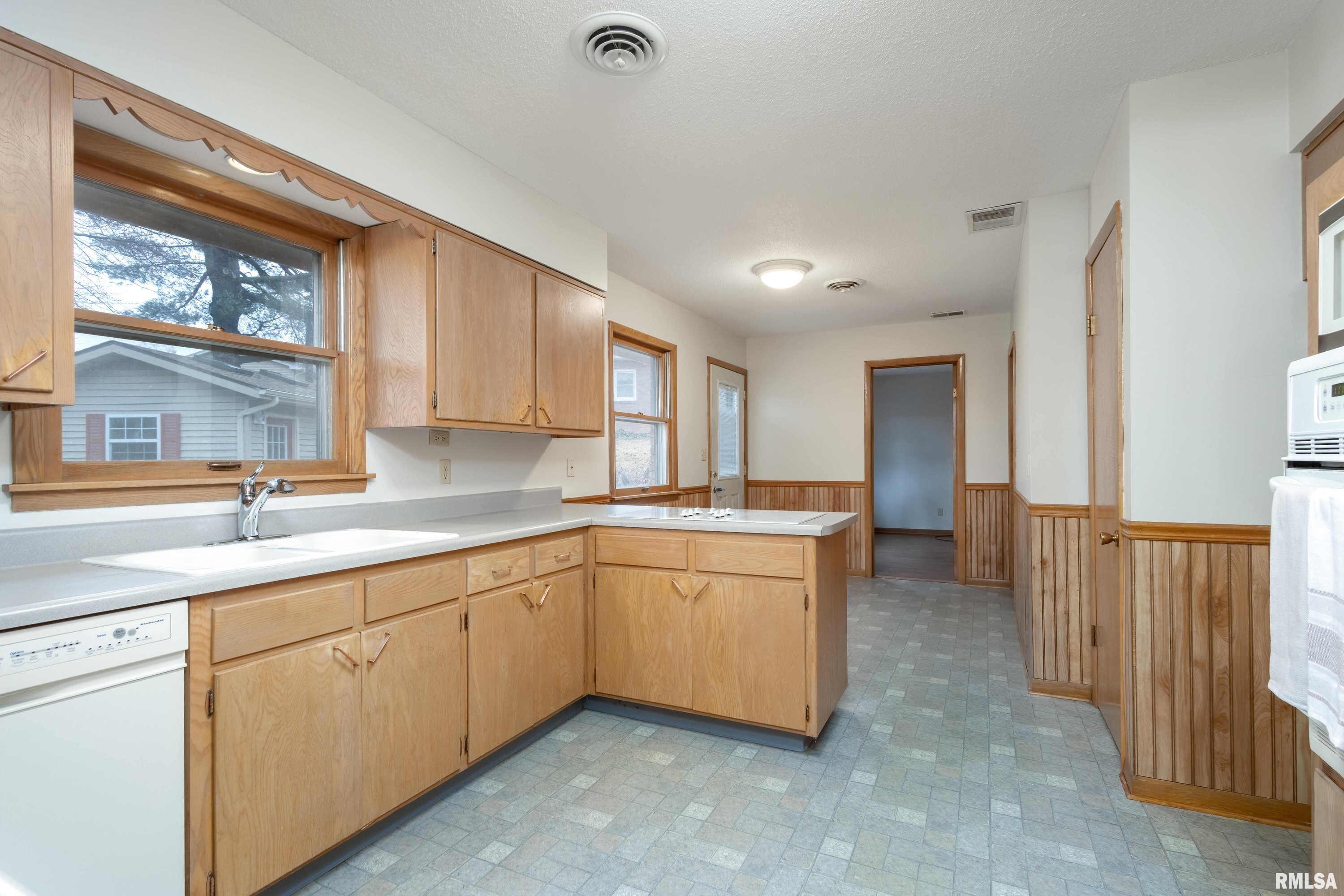 2521 Jersey Ridge Road Davenport, IA 52803 - Photo 13 of 42 Gallery Image 13