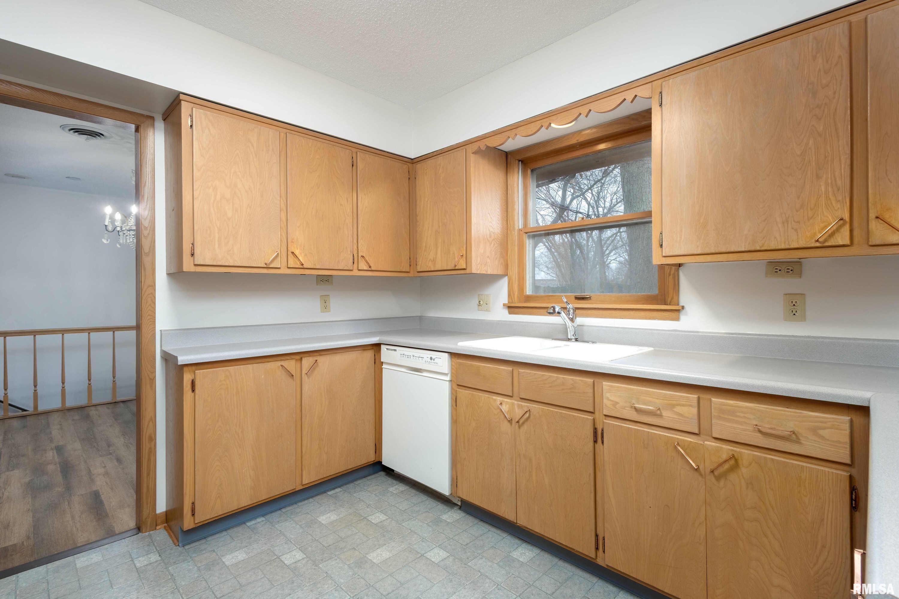 2521 Jersey Ridge Road Davenport, IA 52803 - Photo 14 of 42 Gallery Image 14