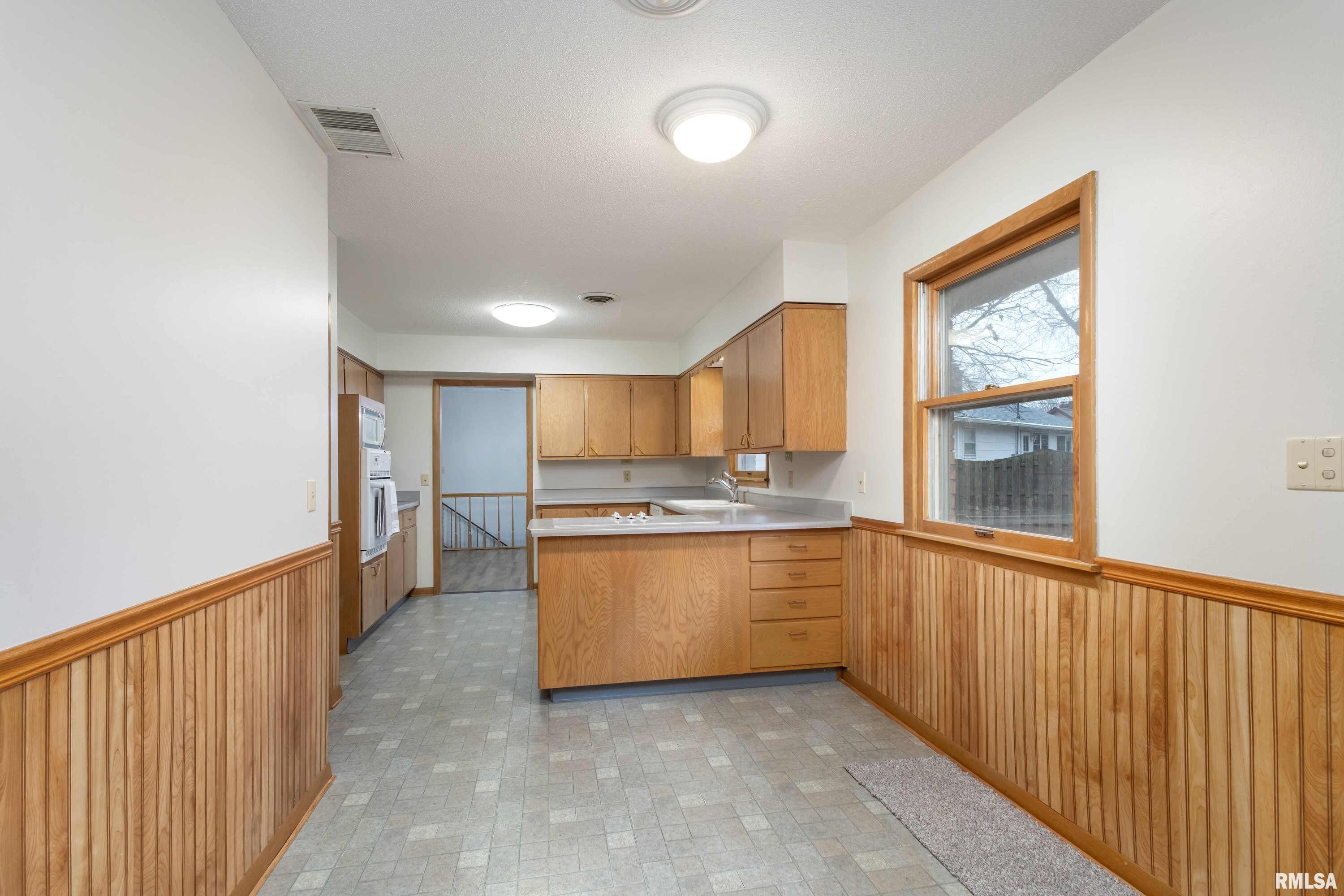 2521 Jersey Ridge Road Davenport, IA 52803 - Photo 17 of 42 Gallery Image 17