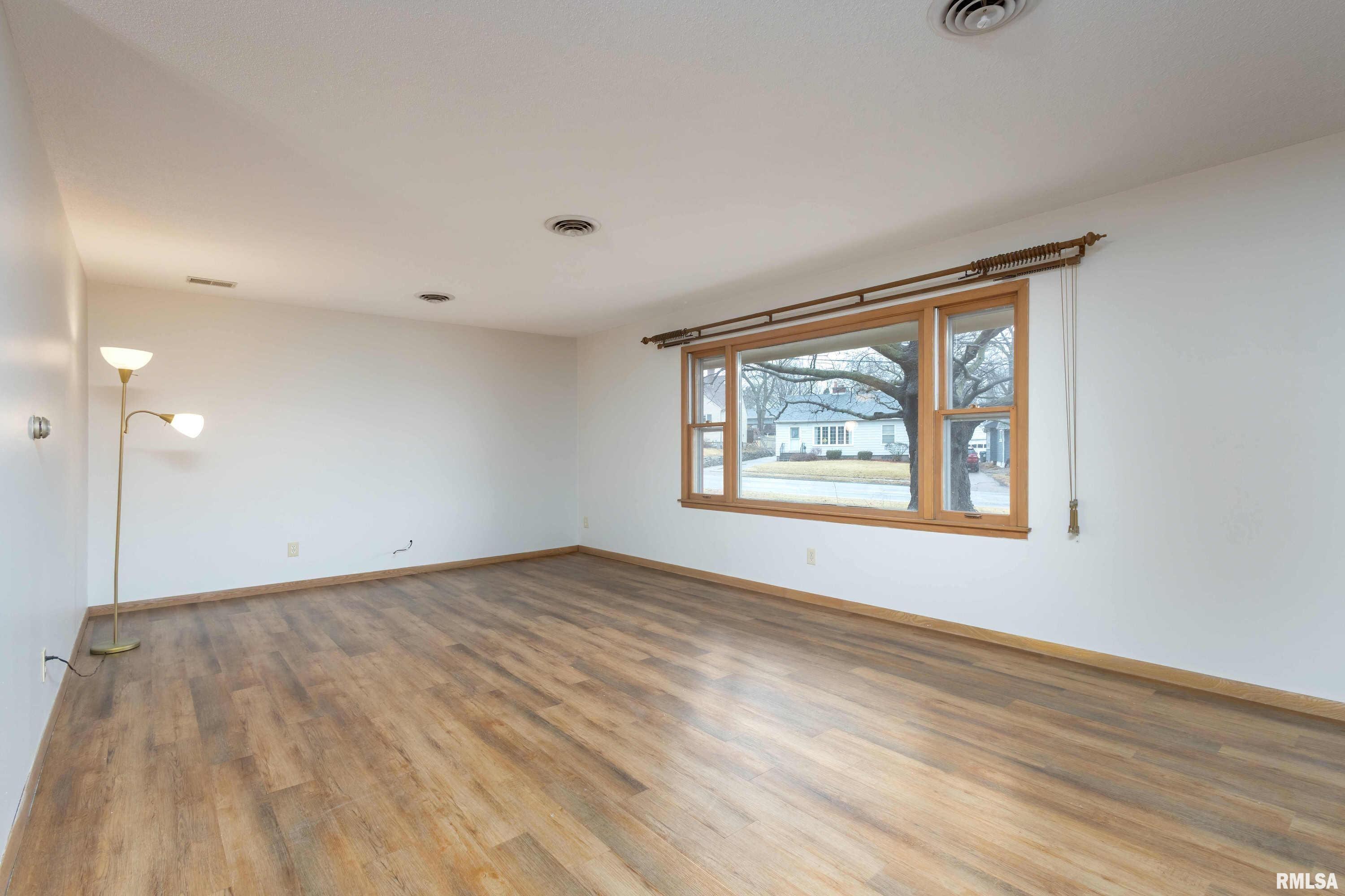 2521 Jersey Ridge Road Davenport, IA 52803 - Photo 8 of 42 Gallery Image 8