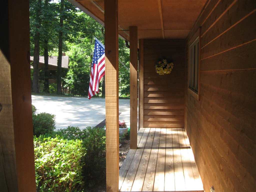 1476 Coneross Point Drive Seneca, SC 29678 - Photo 4 of 33 Gallery Image 4