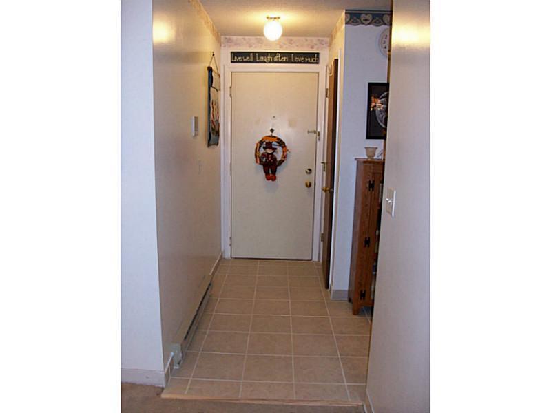 18 Smithwheel Road, Unit 13 Old Orchard Beach, ME 04064 - Photo 4 of 26 Entry. New Tile Entry