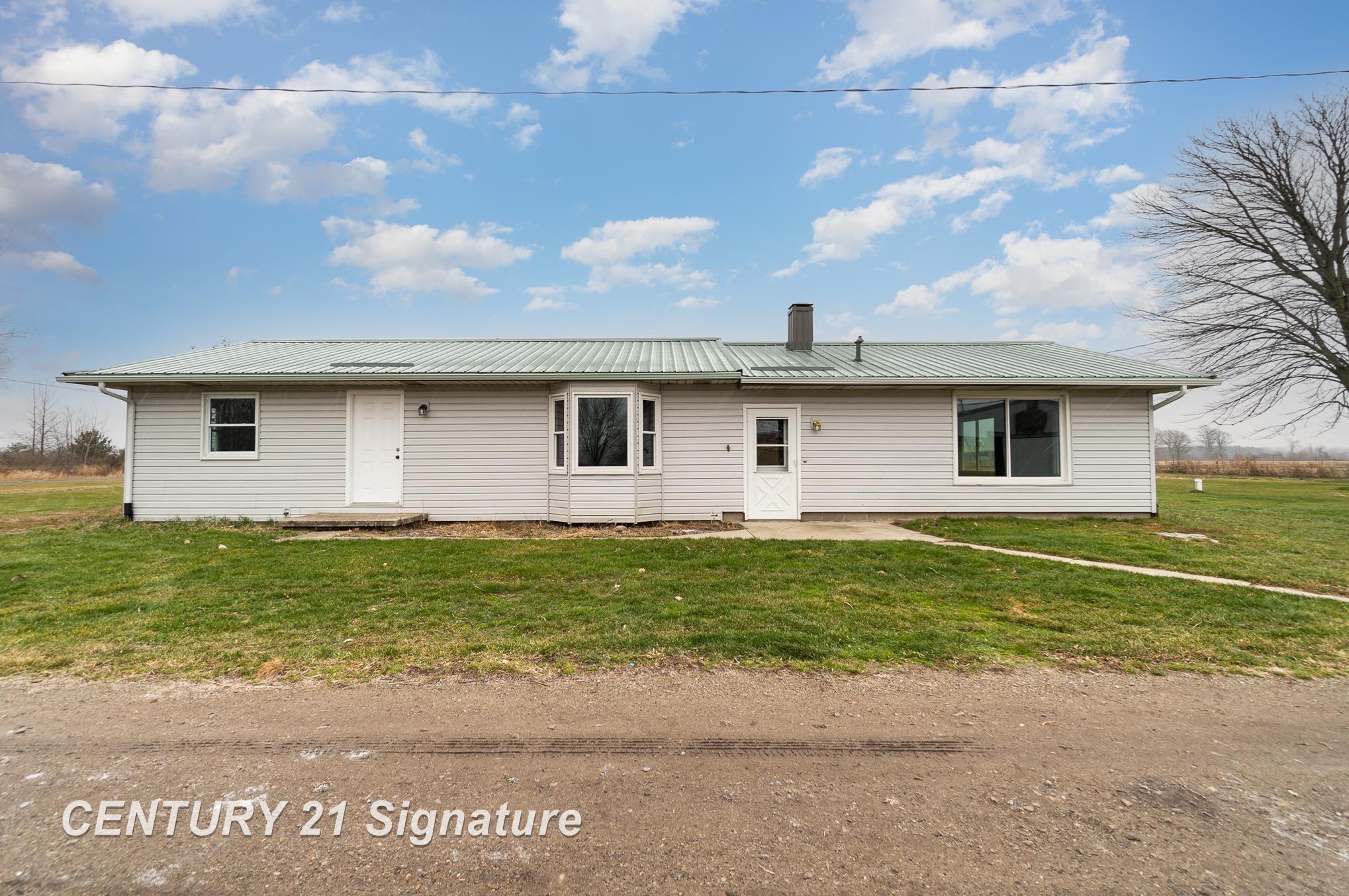 17295 Geddes Road Hemlock, MI 48626 - Photo 1 of 30