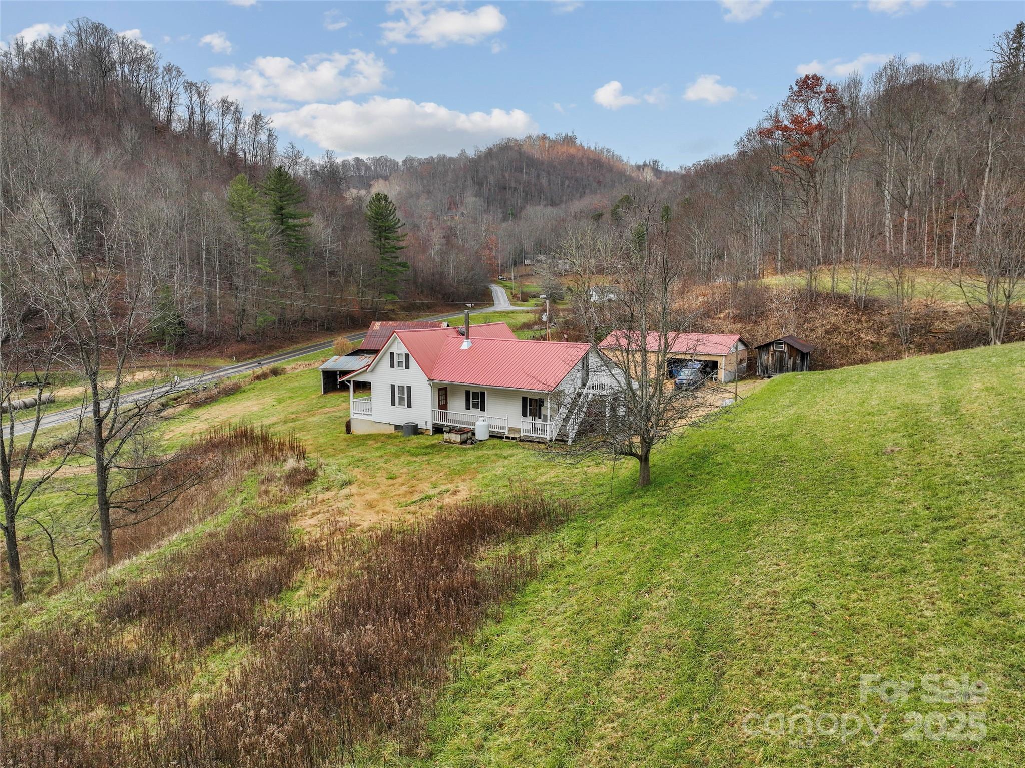 456 Windy Gap Road Mars Hill, NC 28754 - Photo 41 of 47 a backyard of a house with table and chairs