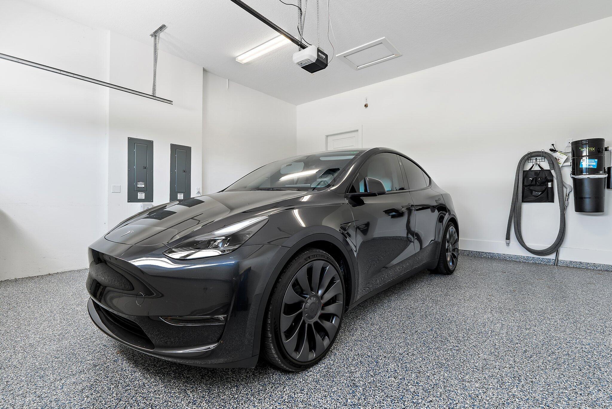 20049 Southeast Bridgewater Drive Jupiter, FL 33458 - Photo 23 of 77 Garage