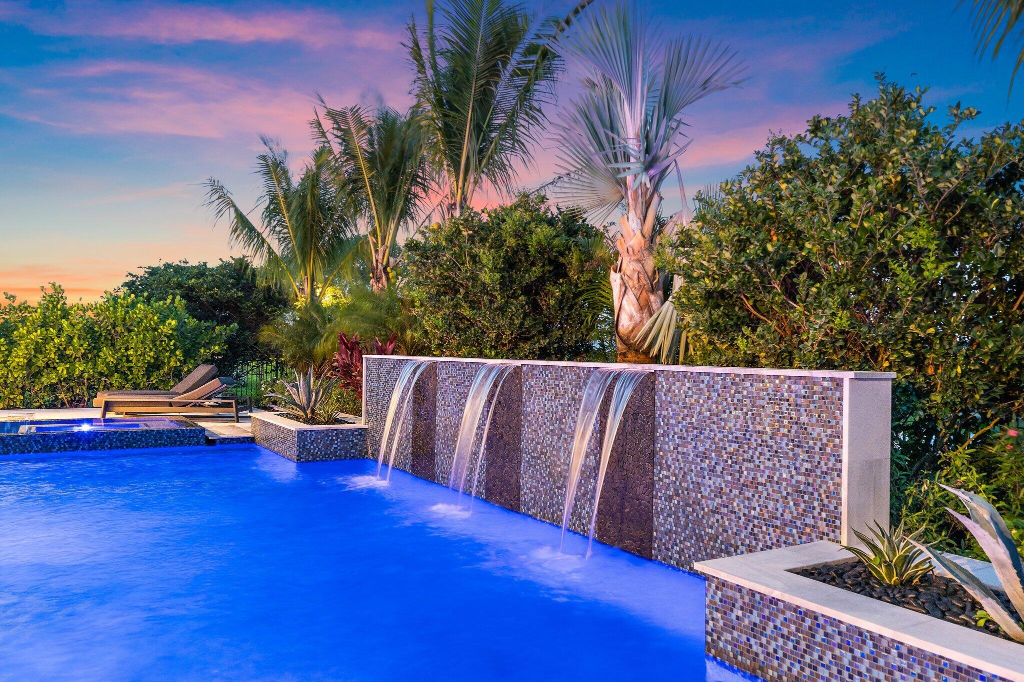 20049 Southeast Bridgewater Drive Jupiter, FL 33458 - Photo 41 of 77 a view of swimming pool with lounge chair and wooden fence