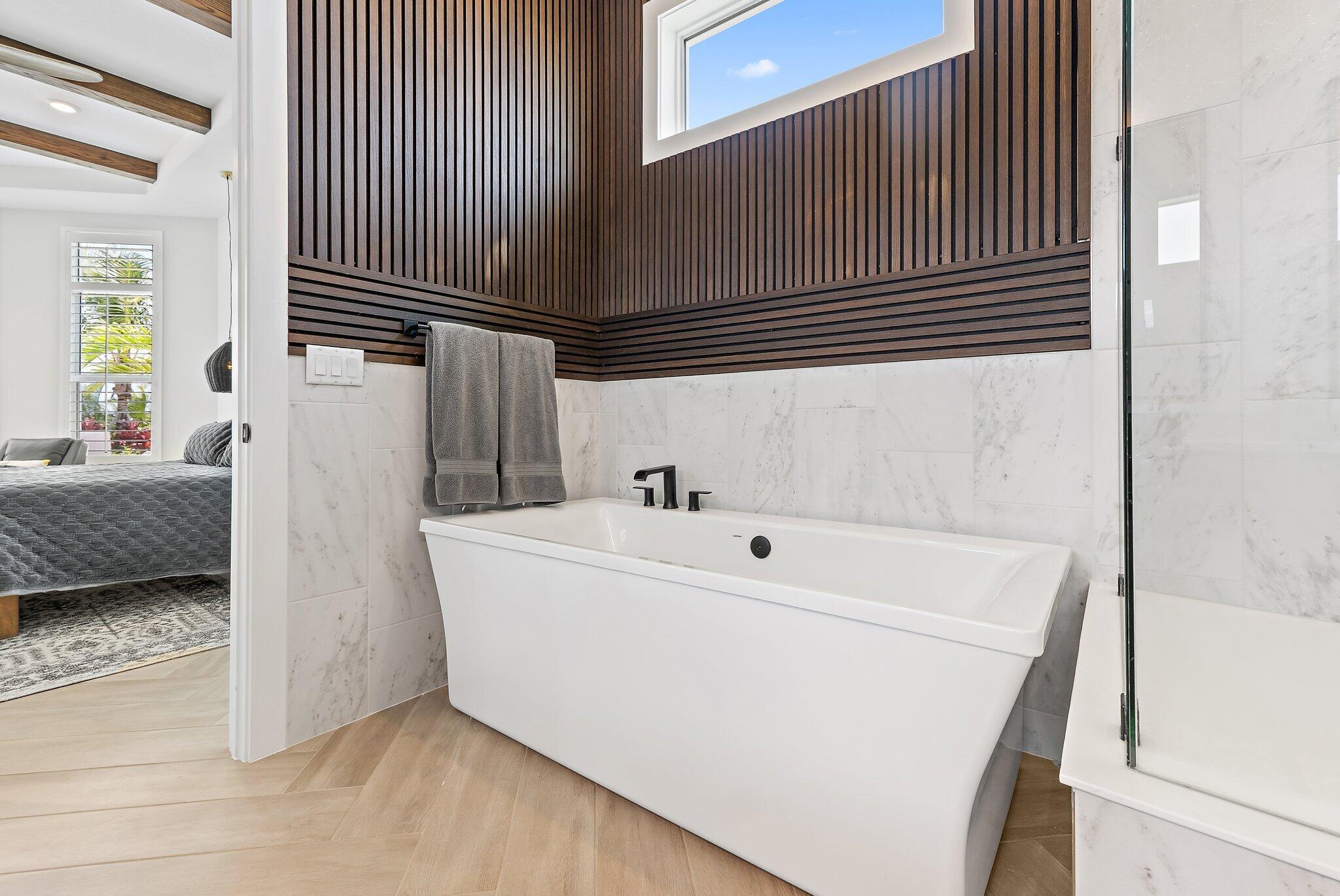 20049 Southeast Bridgewater Drive Jupiter, FL 33458 - Photo 66 of 77 Primary Bath Tub