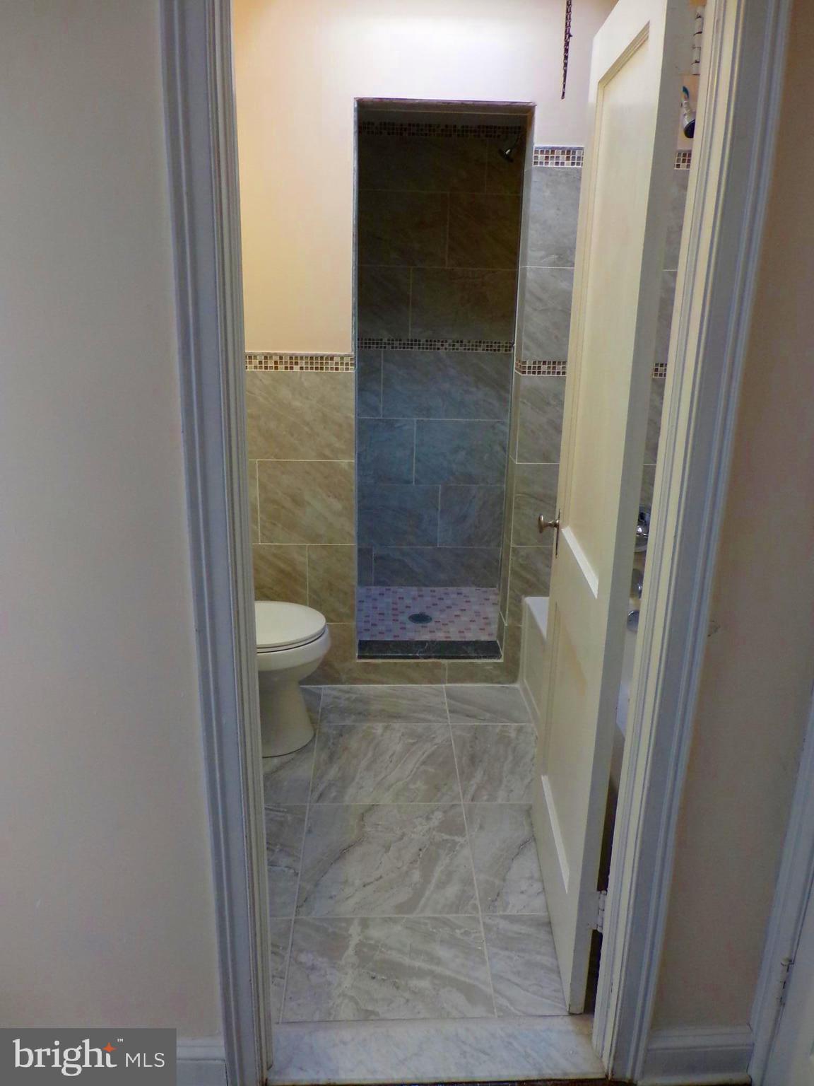 645 Kenmore Road Philadelphia, PA 19151 - Photo 12 of 27 Gallery Image 12