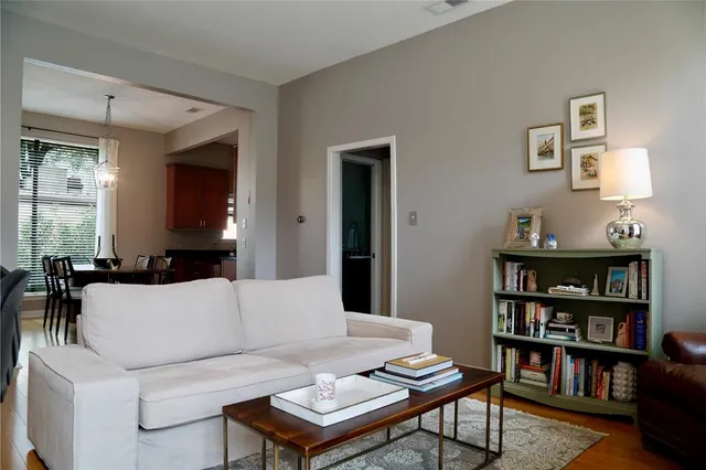 $1,950 | 4031 Holland Avenue, Unit G, Dallas, TX 75219