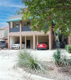 a house view with a outdoor space