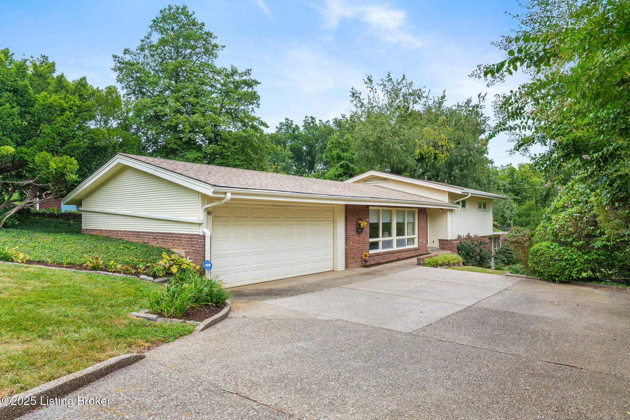 601 Indian Ridge Road Louisville, KY 40207 - Photo 2 of 20 601 Indian Ridge Rd-2