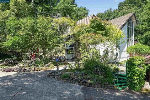 $1,699,000 | 163 El Toyonal, Orinda, CA 94563