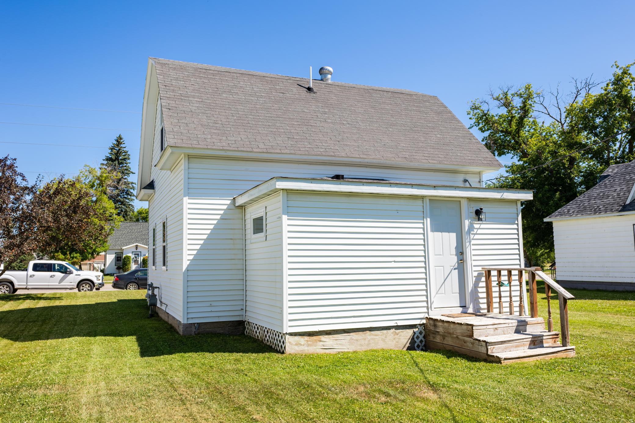 313 East Minnesota Avenue Sebeka, MN 56477 - Photo 27 of 32