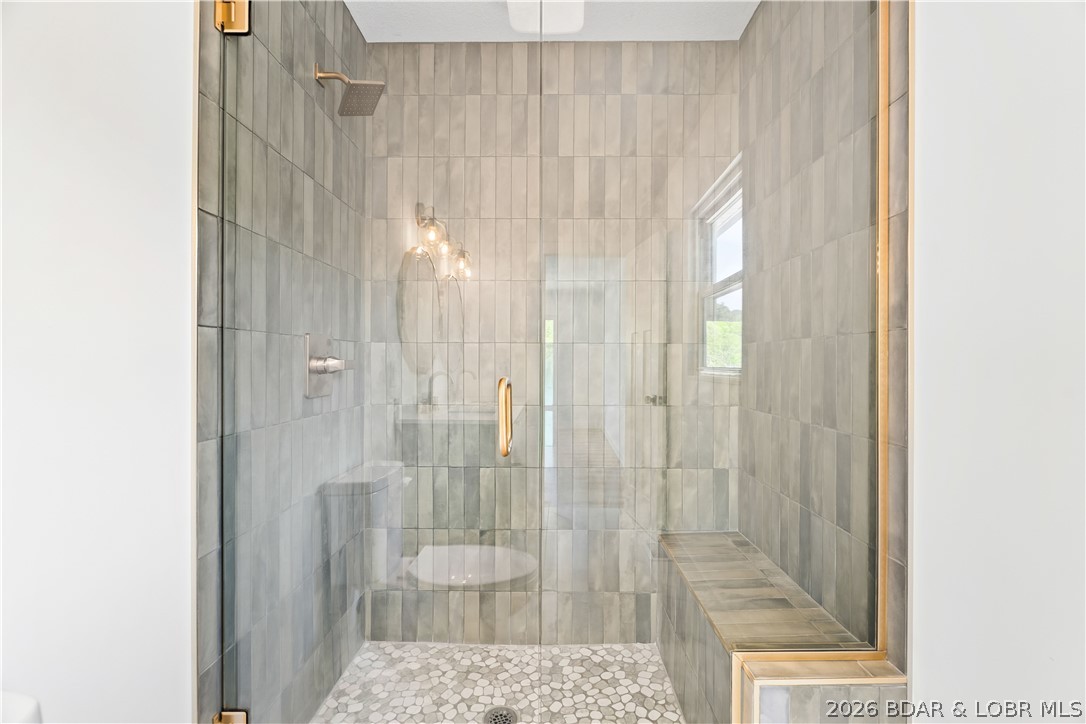 364 Relaxation Point Camdenton, MO 65020 - Photo 17 of 35 Custom Master Shower