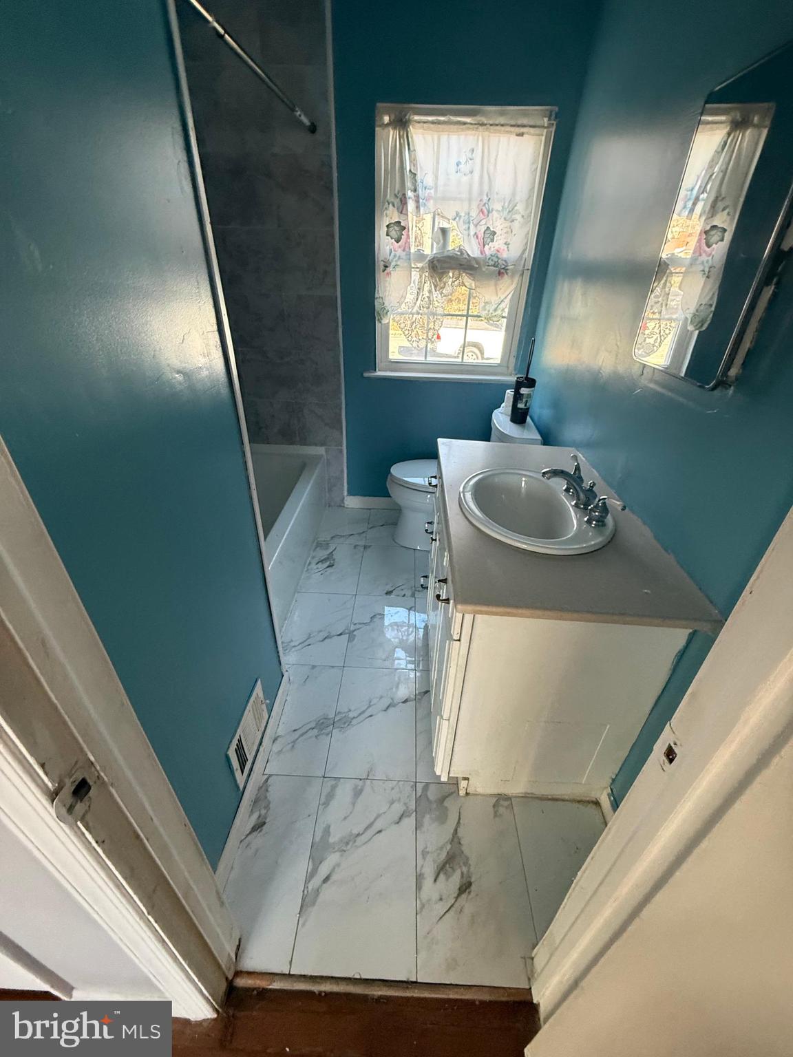 7003 Fairwood Road Hyattsville, MD 20784 - Photo 21 of 30 a room with furniture and a window