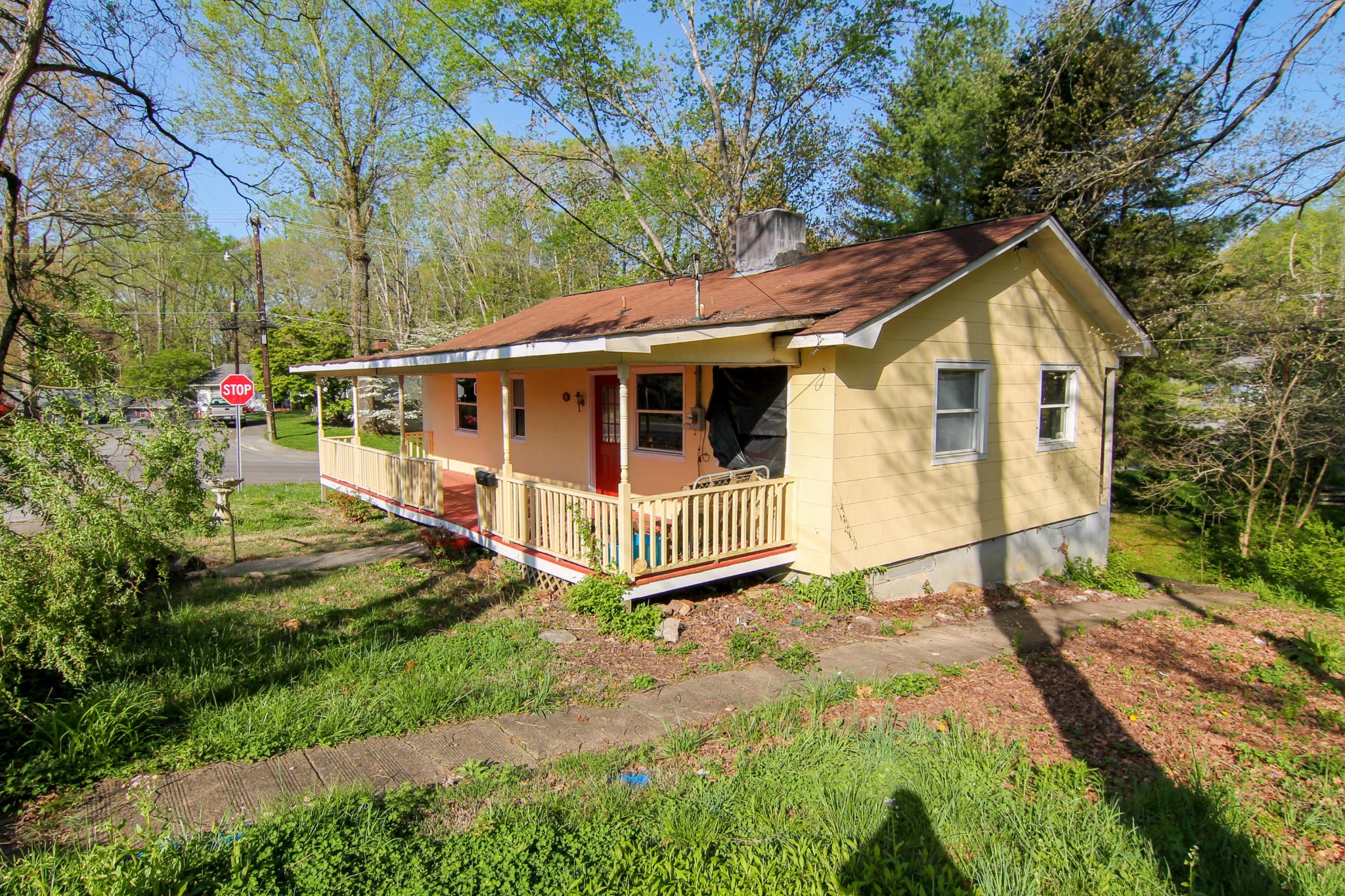 100 East Damascus Road Oak Ridge, TN 37830 - Photo 3 of 16 a view of a house with a yard and wooden fence