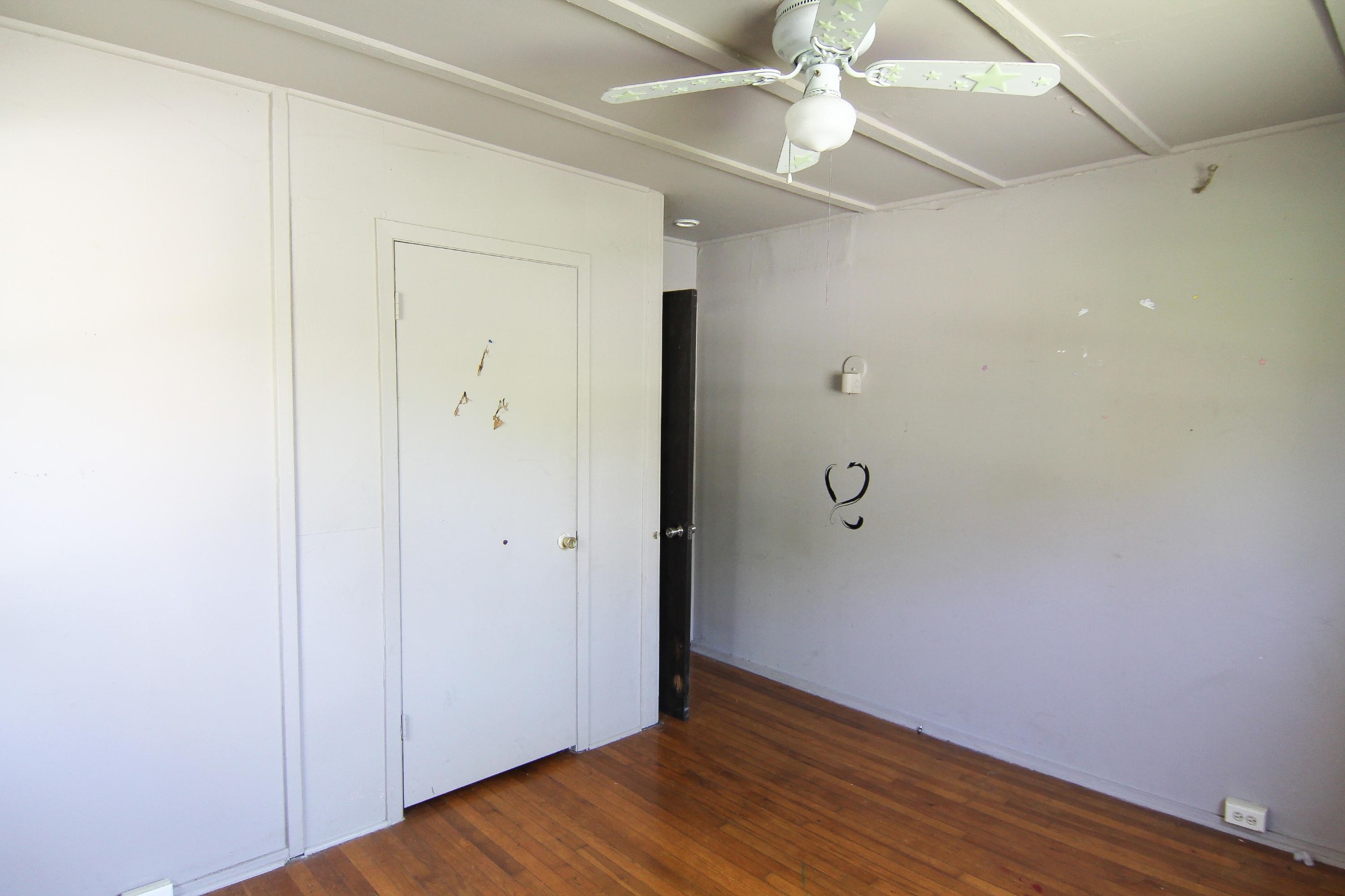 100 East Damascus Road Oak Ridge, TN 37830 - Photo 9 of 16 a view of an empty room with wooden floor