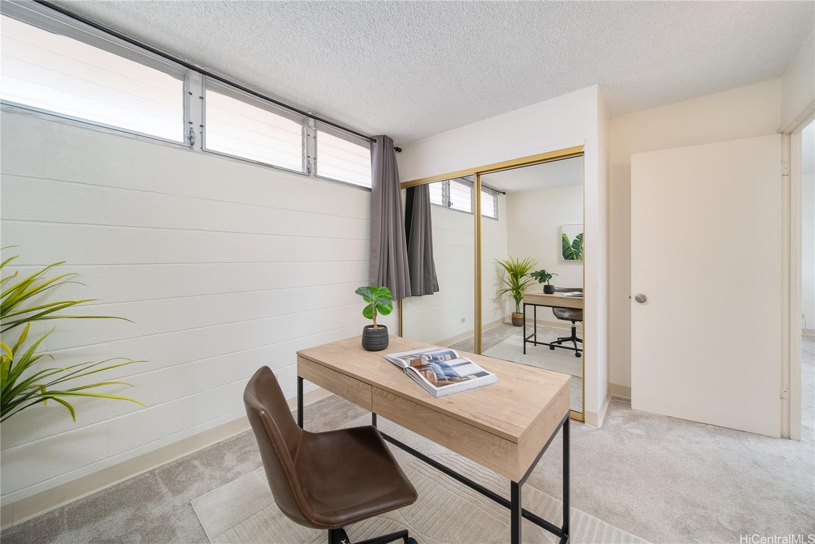 3030 Ala Ilima Street, Unit 907 Honolulu, HI 96818 - Photo 18 of 25 a living room with furniture