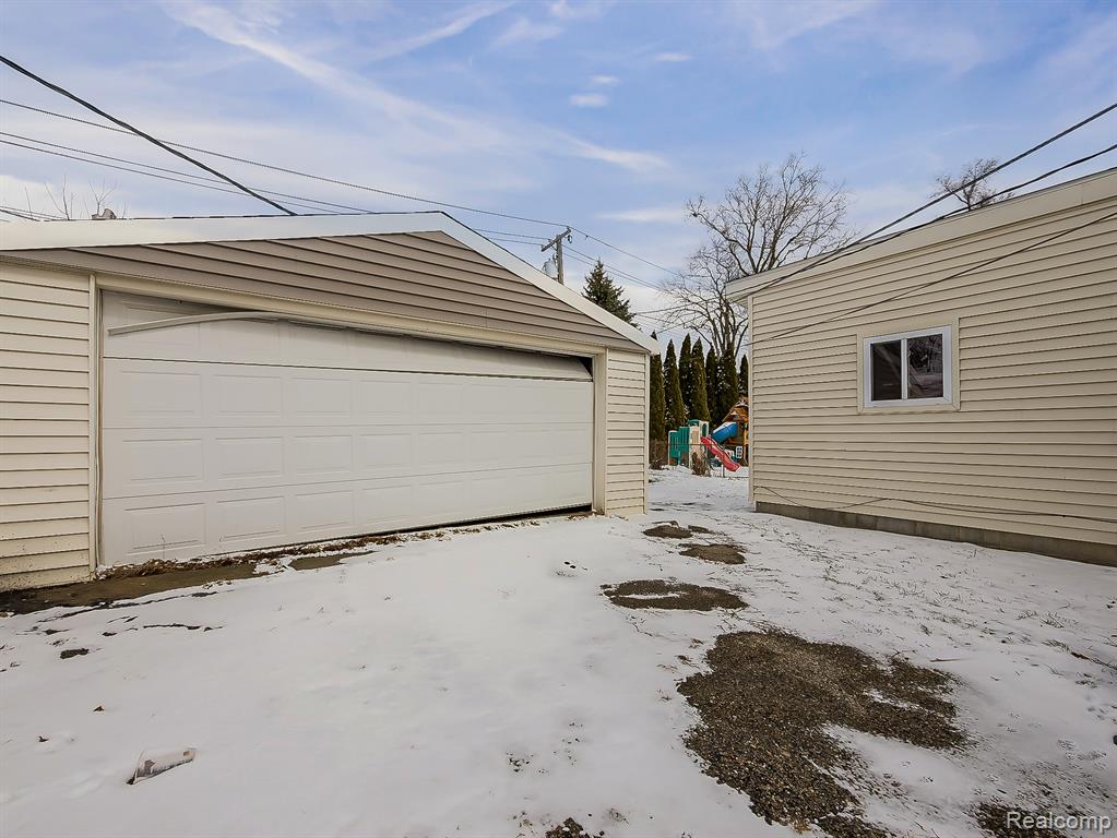 1283 Featherstone Road Pontiac, MI 48342 - Photo 31 of 34