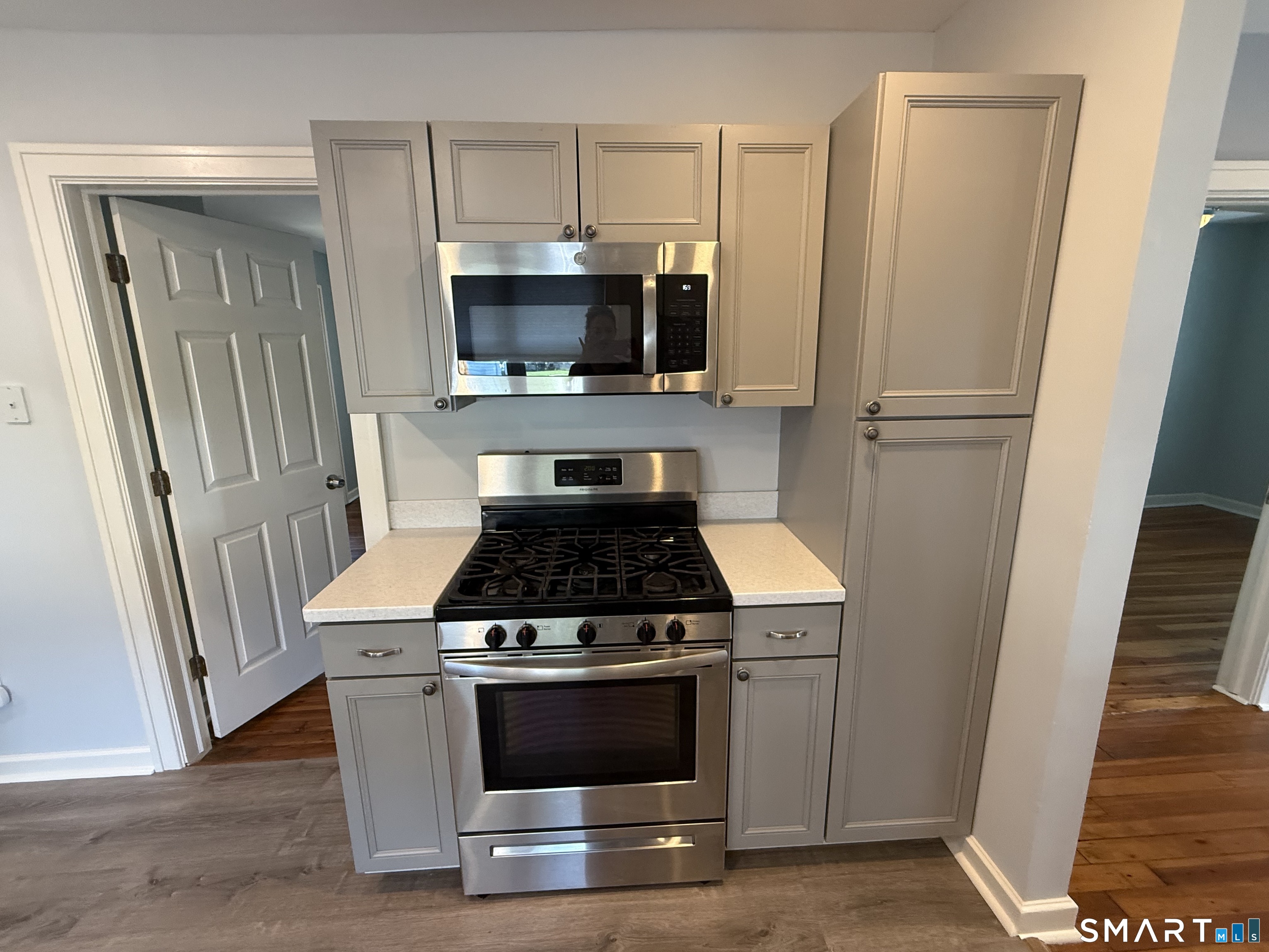 287 Old Stratfield Road Fairfield, CT 06825 - Photo 6 of 20 Gallery Image 6