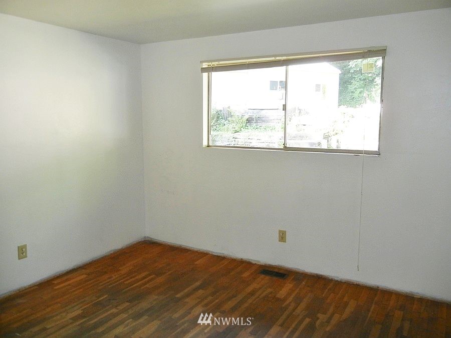12824 193rd Lane Southeast Renton, WA 98059 - Photo 8 of 13 Gallery Image 8
