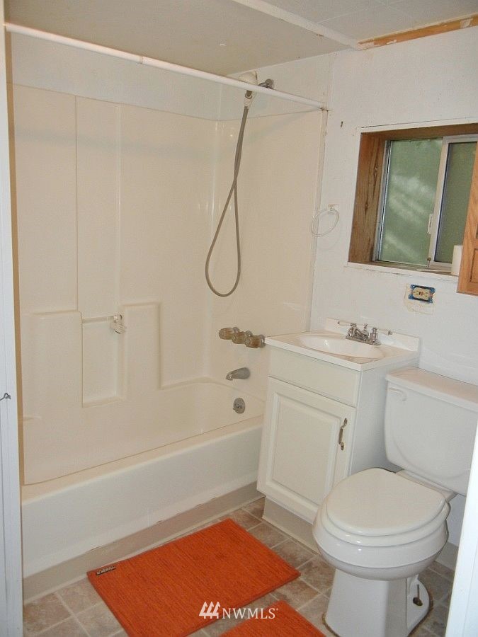 12824 193rd Lane Southeast Renton, WA 98059 - Photo 9 of 13 Gallery Image 9