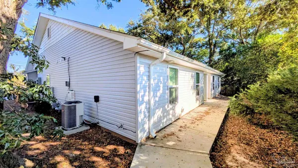 $995 | 313 North Navy Boulevard, Unit 2D, Pensacola, FL 32507