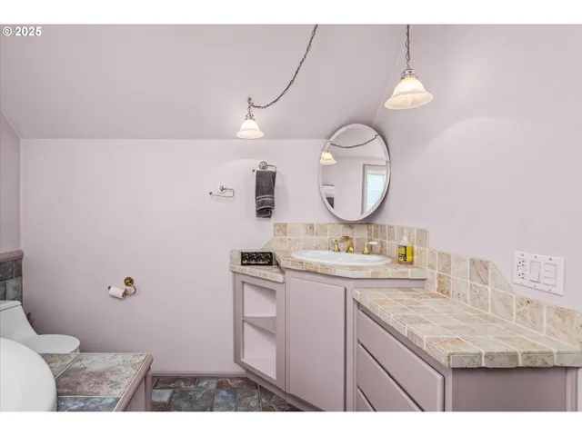 $485,000 | 1141 Thayer Avenue, Cottage Grove, OR 97424