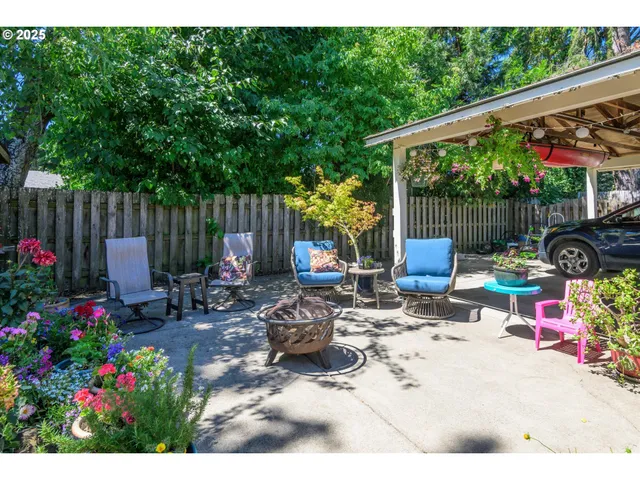 $485,000 | 1141 Thayer Avenue, Cottage Grove, OR 97424