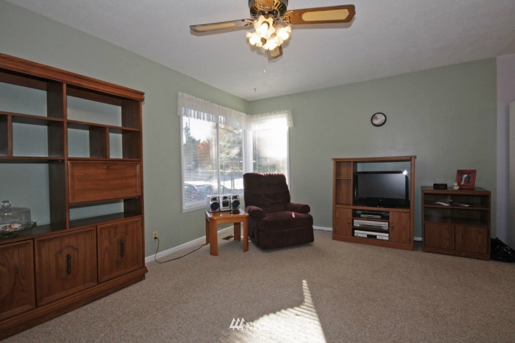 551 Index Avenue Northeast Renton, WA 98056 - Photo 4 of 9 Gallery Image 4