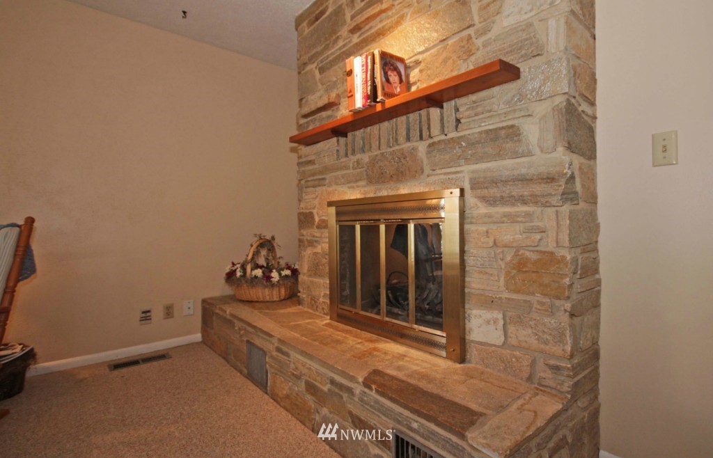 551 Index Avenue Northeast Renton, WA 98056 - Photo 7 of 9 Gallery Image 7