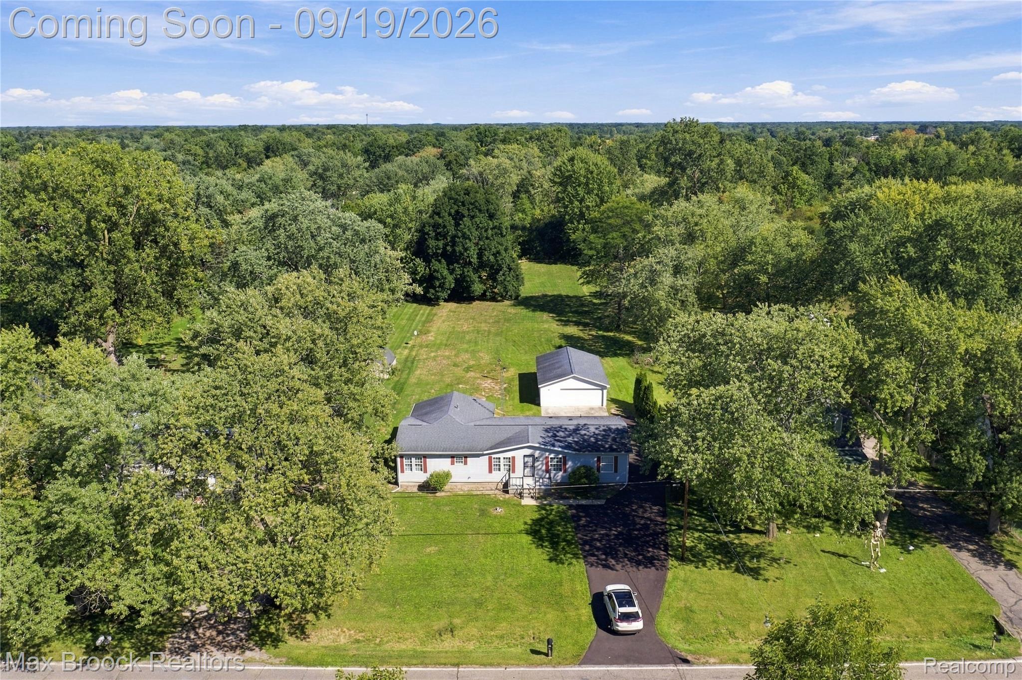 2267 Howe Road Burton, MI 48519 - Photo 60 of 68 IMG_2876.JPG