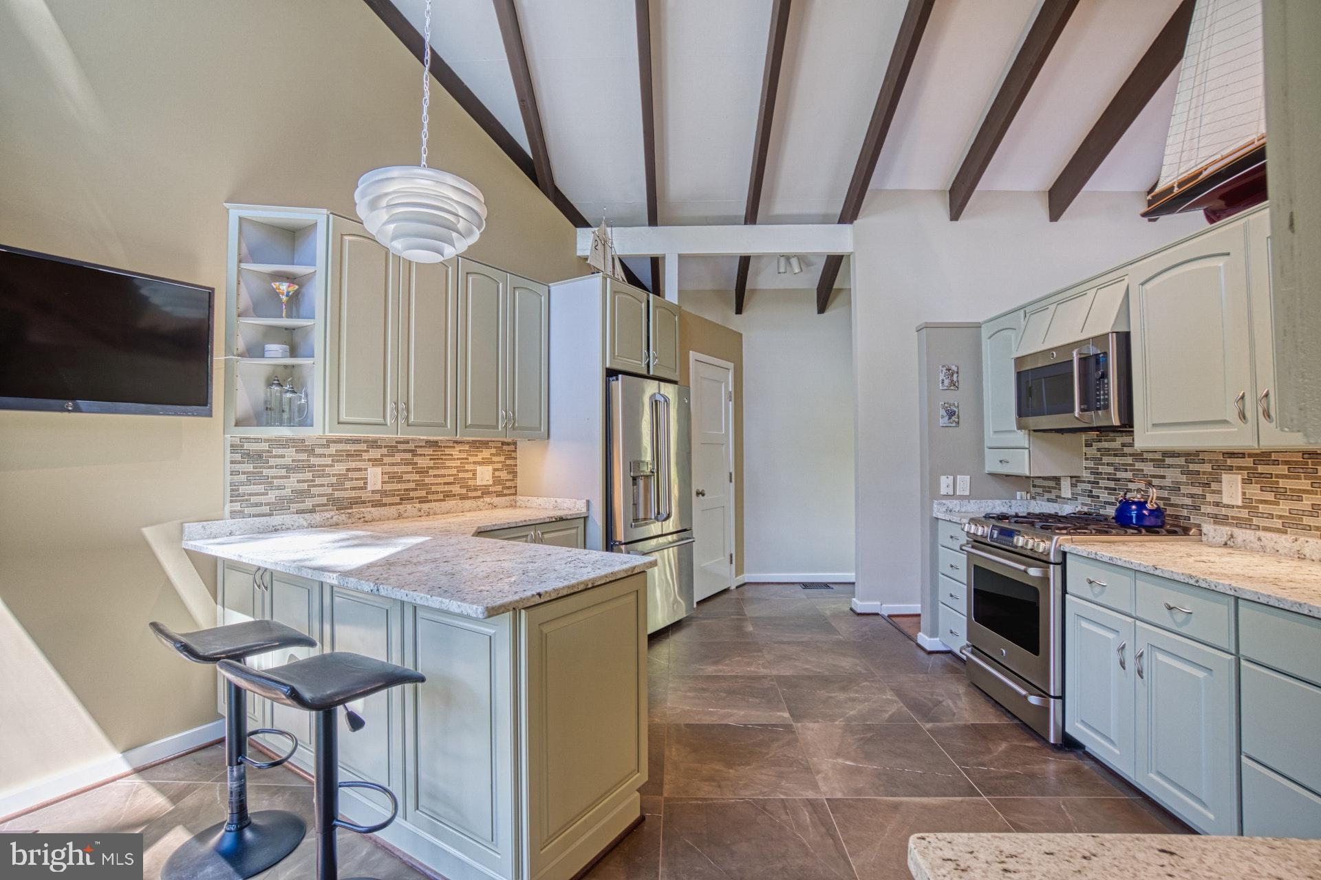 1516 Inlet Court Reston, VA 20190 - Photo 12 of 37 Kitchen