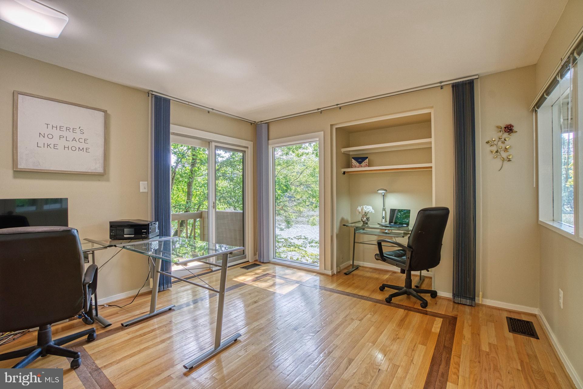 1516 Inlet Court Reston, VA 20190 - Photo 14 of 37 Main level bedroom or office