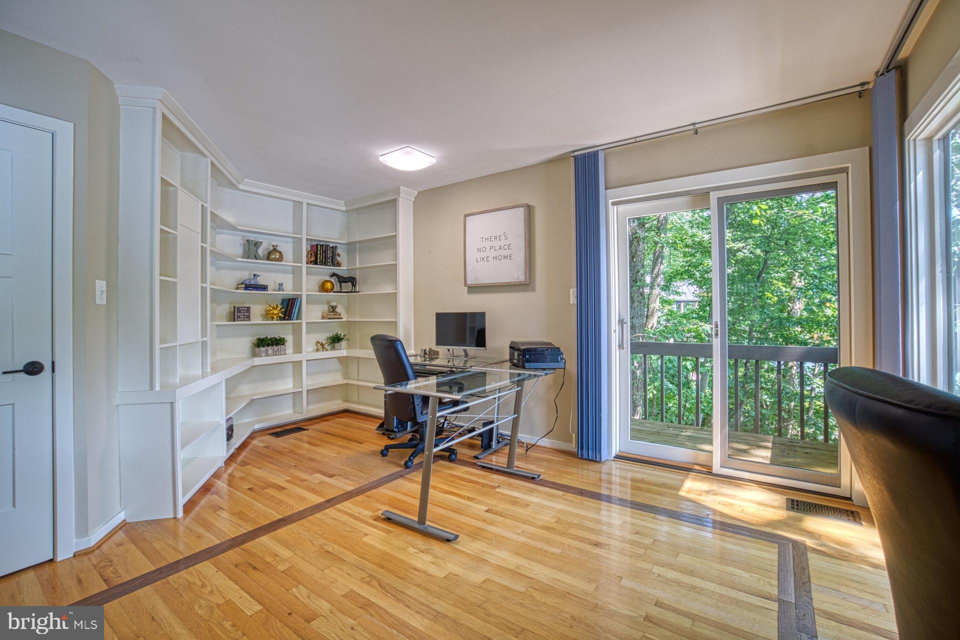 1516 Inlet Court Reston, VA 20190 - Photo 15 of 37 Main level bedroom or office