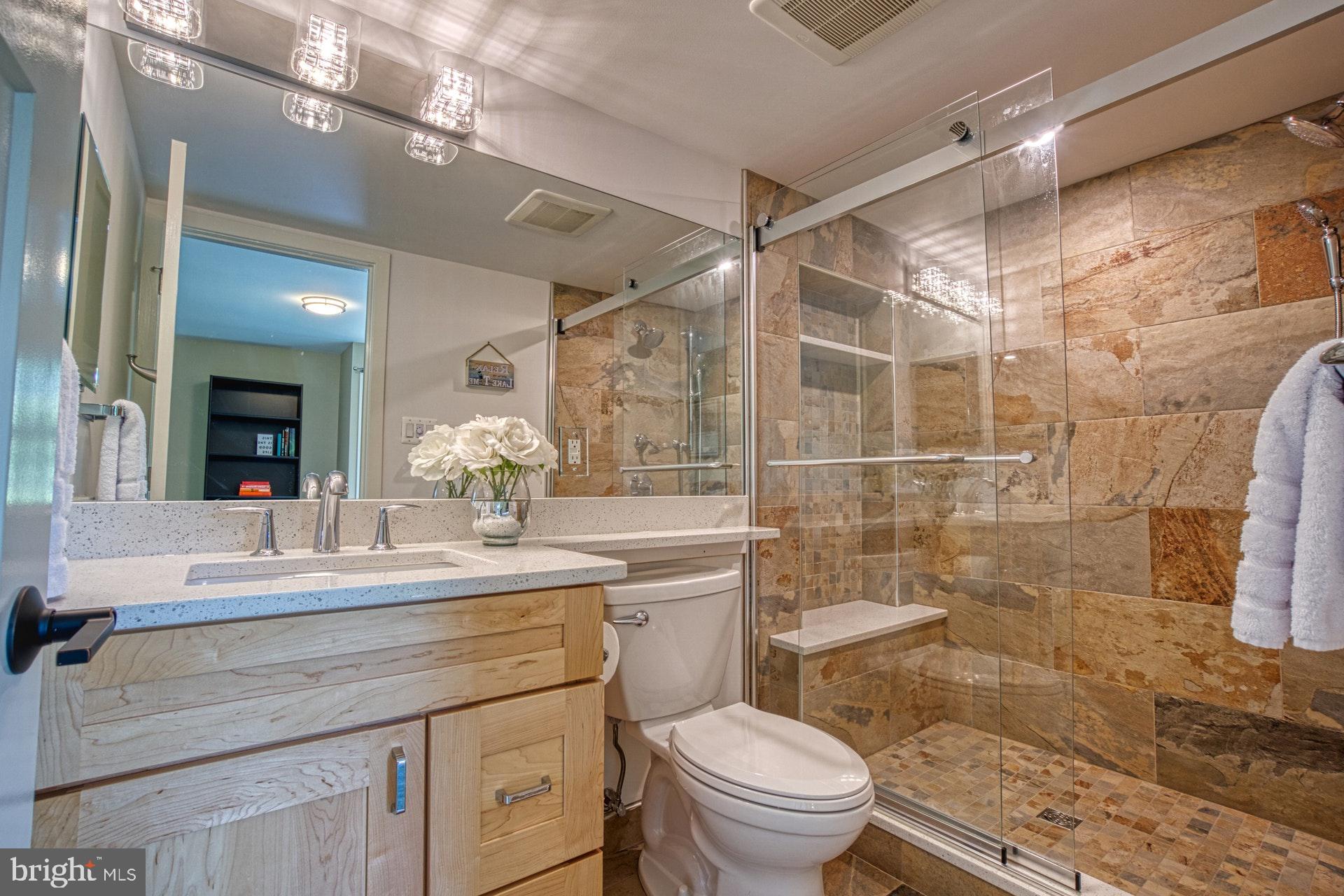 1516 Inlet Court Reston, VA 20190 - Photo 19 of 37 2nd bedroom ensuite
