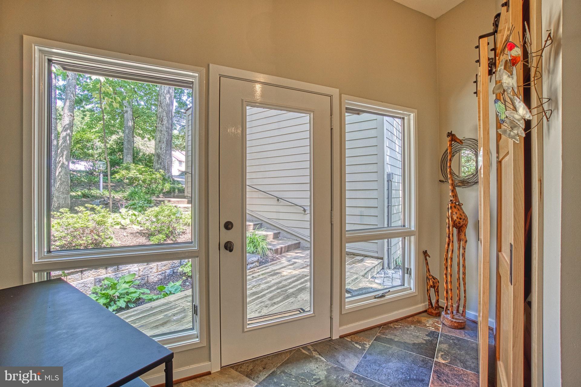 1516 Inlet Court Reston, VA 20190 - Photo 3 of 37 Foyer