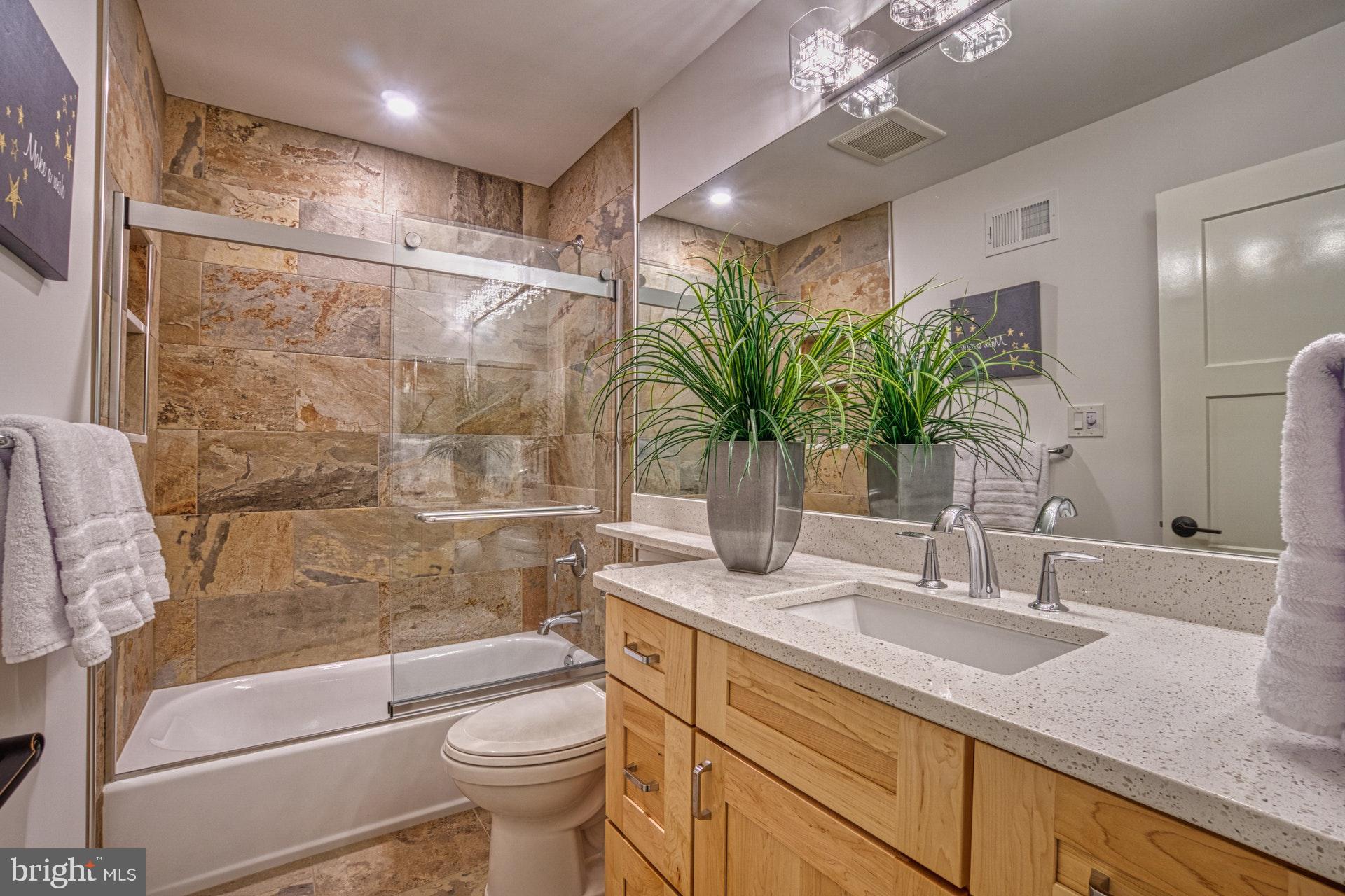 1516 Inlet Court Reston, VA 20190 - Photo 21 of 37 Upstairs bathroom