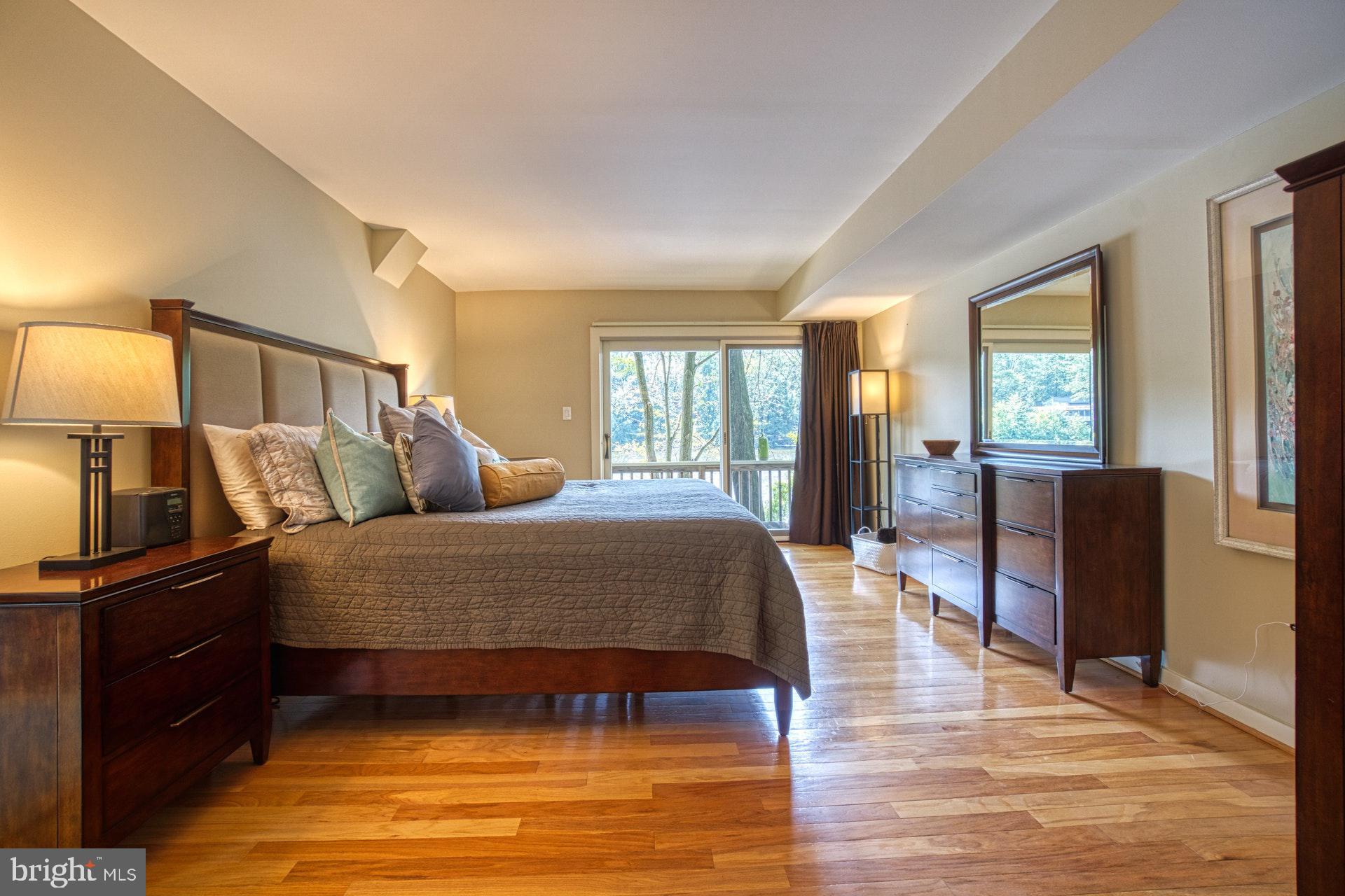 1516 Inlet Court Reston, VA 20190 - Photo 25 of 37 Master bedroom