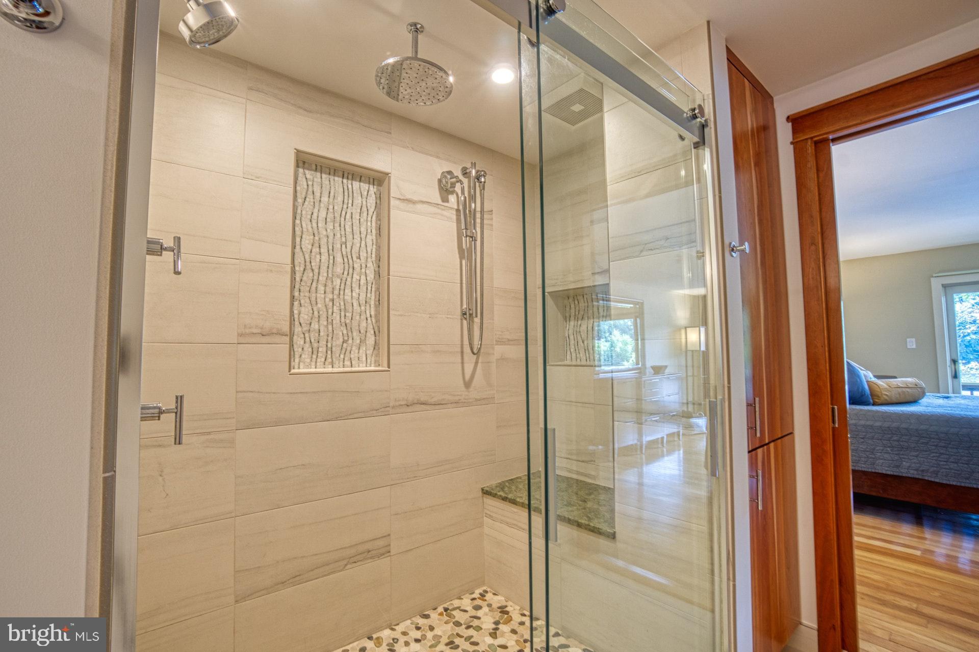 1516 Inlet Court Reston, VA 20190 - Photo 28 of 37 Master bath