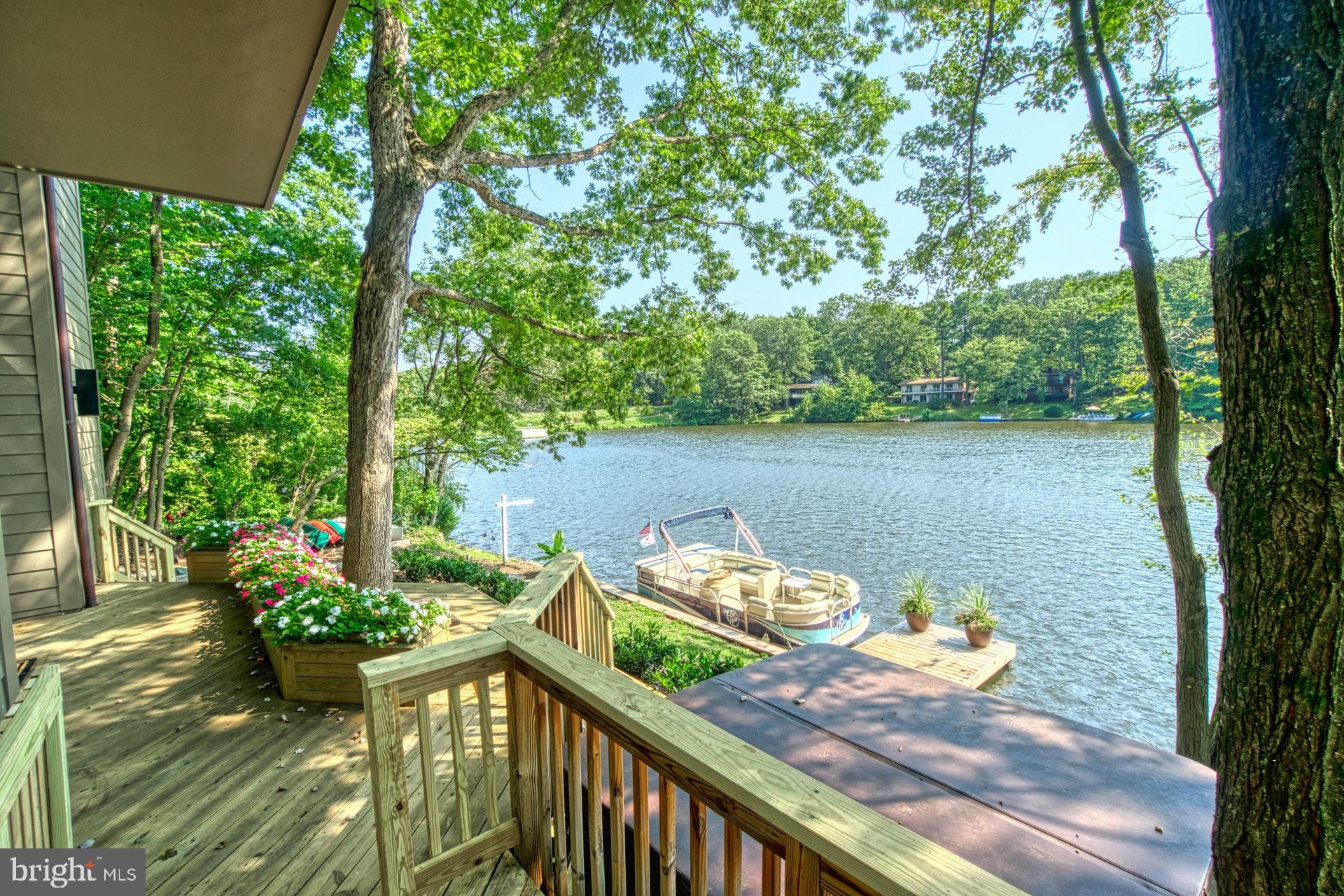 1516 Inlet Court Reston, VA 20190 - Photo 31 of 37 Deck and hot tub