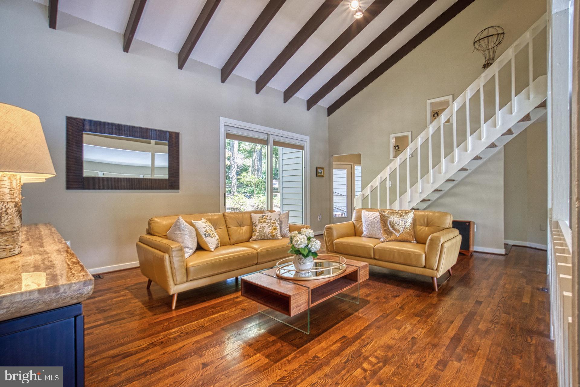 1516 Inlet Court Reston, VA 20190 - Photo 5 of 37 Living room