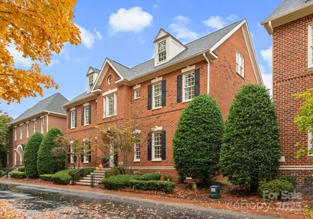 $1,295,000 | 5006 Fairlawn Crescent Court, Charlotte, NC 28226