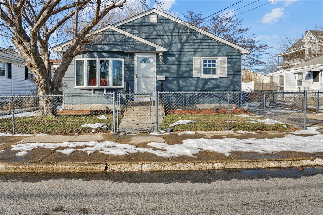 32 Ordway Street Pawtucket, RI 02861 - Photo 2 of 38