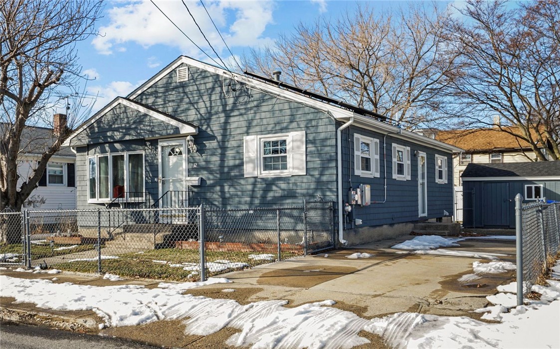 32 Ordway Street Pawtucket, RI 02861 - Photo 3 of 38